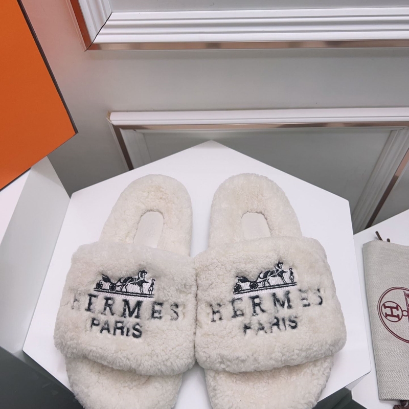 H**mes slippers
